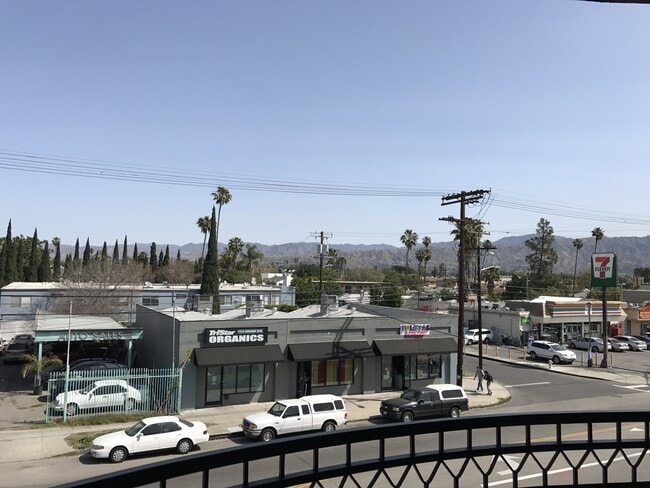 Building Photo - RENT SPECIAL - CONDO in Prime NOHO Art Dis...