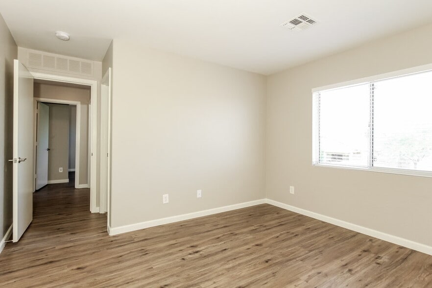 Building Photo - 12602 W Windrose Dr