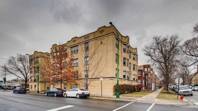 Primary Photo - 2342 W Granville Ave