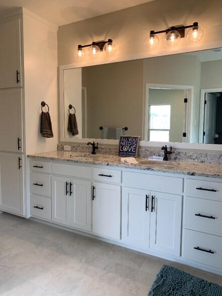 Building Photo - 1308 Solomon Ln