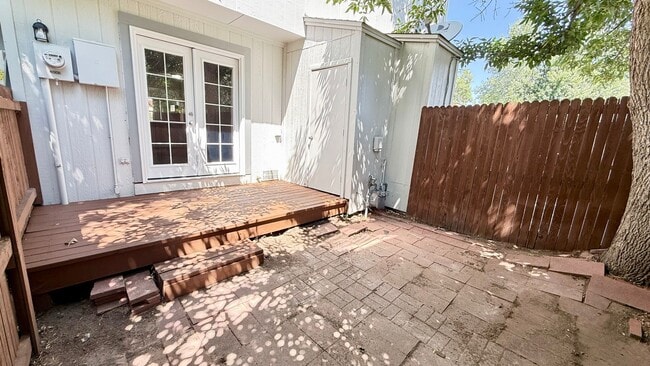 Building Photo - Fully Remodeled 2 Bedroom Townhome in Sout...