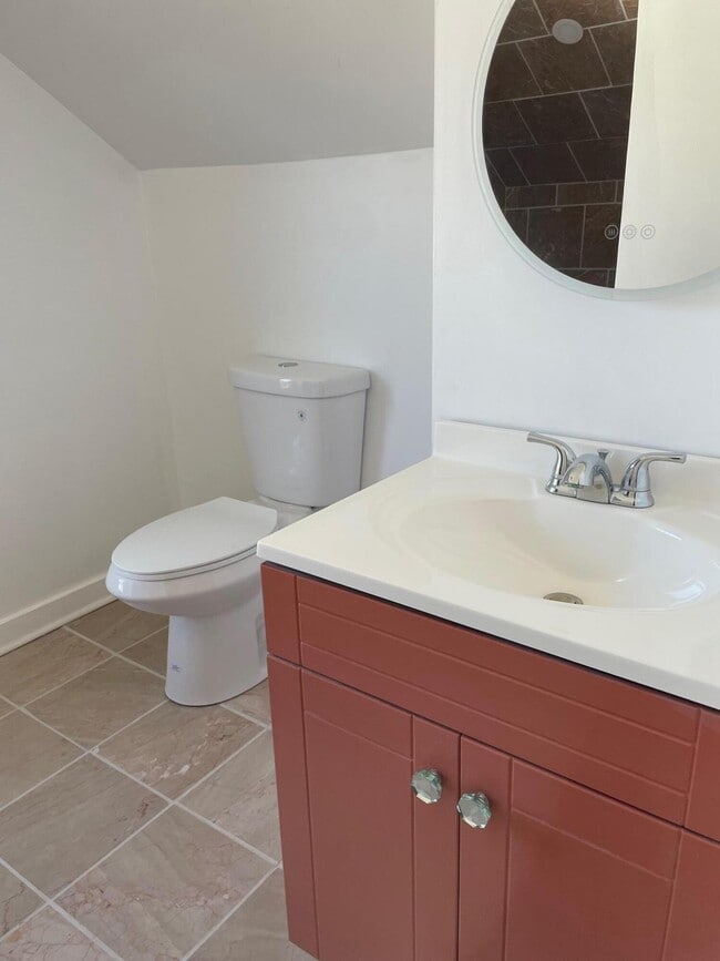 Building Photo - 667 Longview Dr