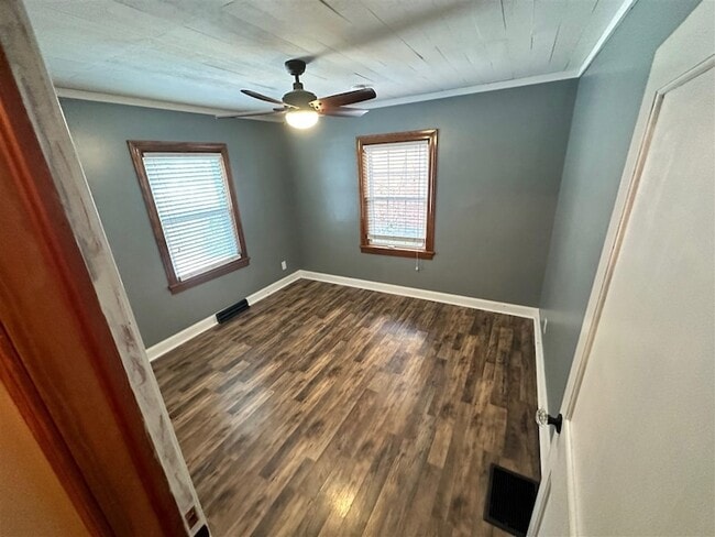 Building Photo - 332 E Esplanade Ave