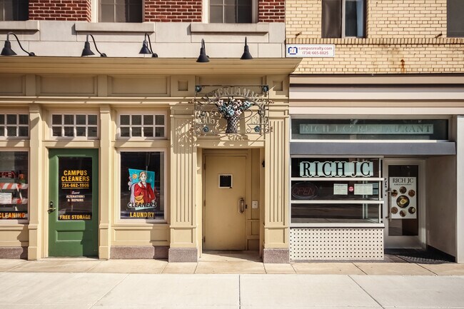 Building Photo - Amsterdammer Place