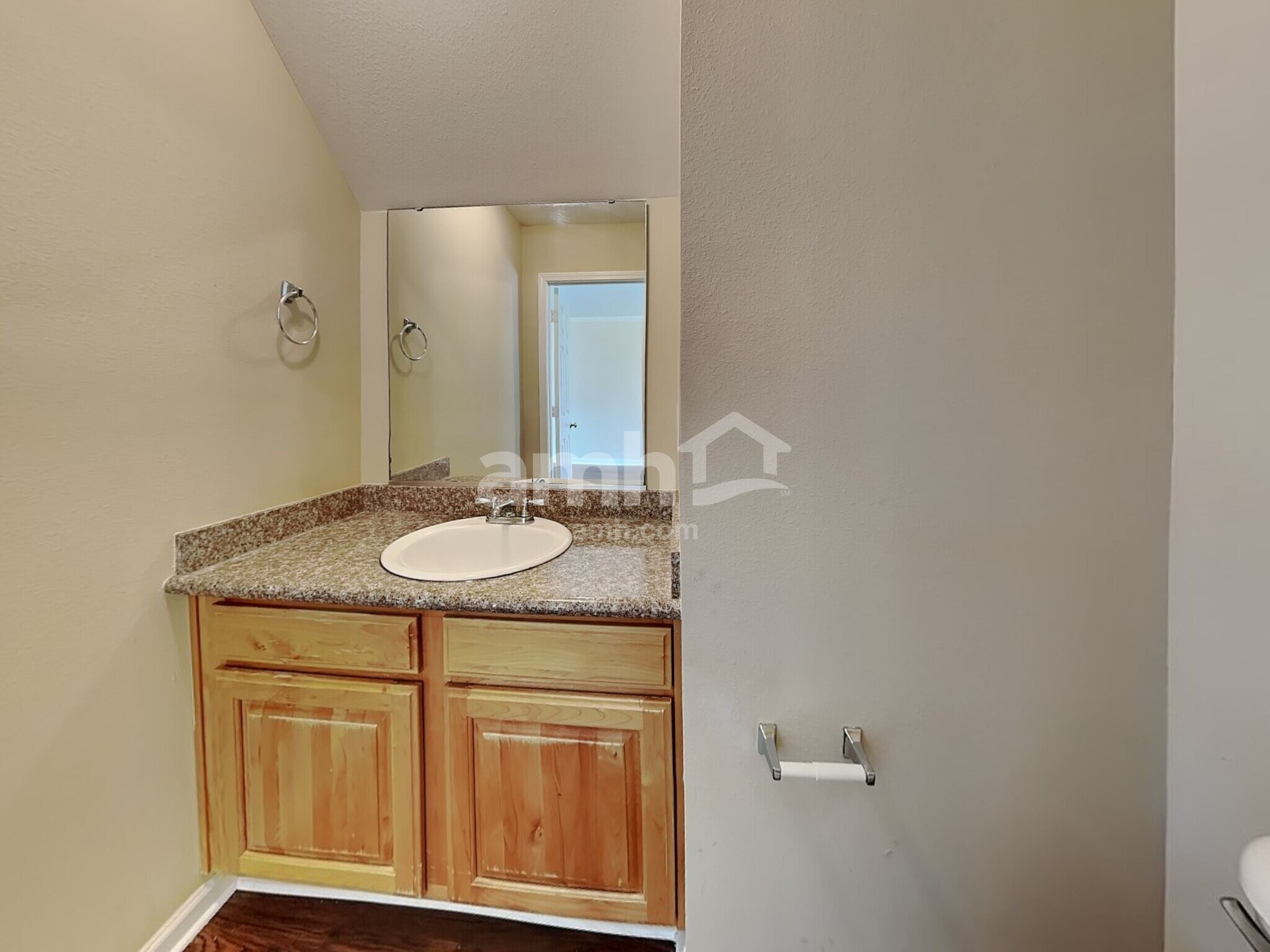 Building Photo - 502 Walnut Crossing Dr