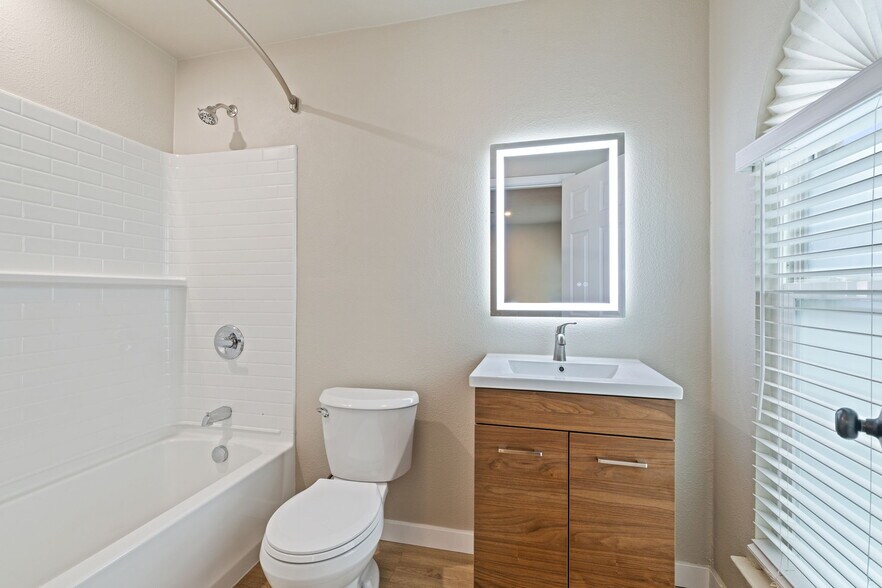 Building Photo - 1910 N Floyd Rd