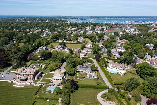 Building Photo - 3 Barclay Sq