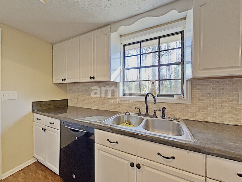 Building Photo - 3182 Fireplace Trl