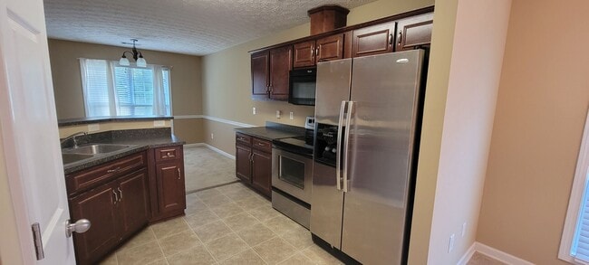Building Photo - 4 Bedroom/ 2 Bath Home close to Fort Benning