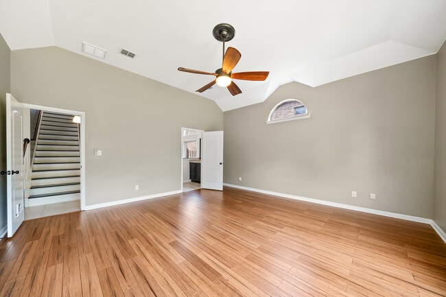 Building Photo - Spacious 4-Bed Luxury Home with Chef’s Kitchen, Fenced Yard, and 3,528 sq ft in Helotes