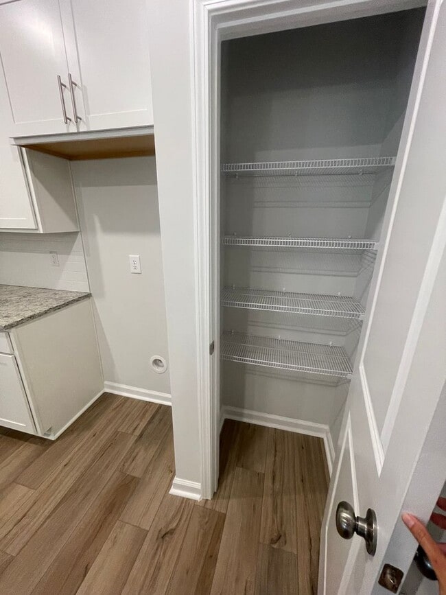 Building Photo - Charming 3 Bedroom Home Located in Raleigh