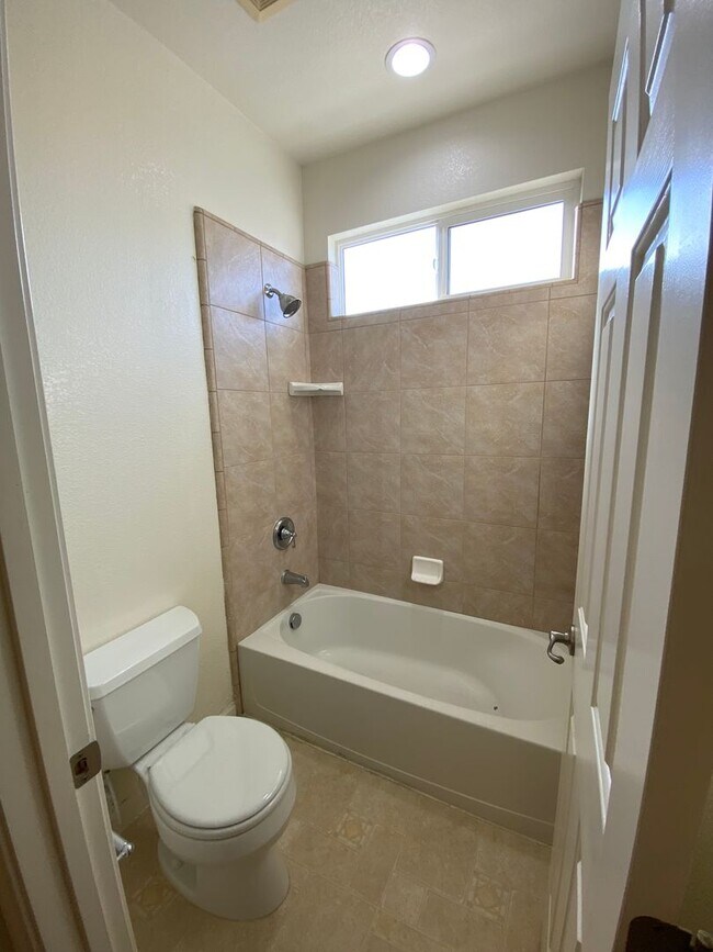 Building Photo - Elegant 2 story home in NW Visalia Coming ...