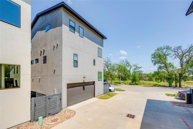 Building Photo - 5002 Pecan Springs Rd