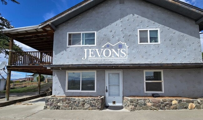 Building Photo - 4210 E Hillcrest Dr