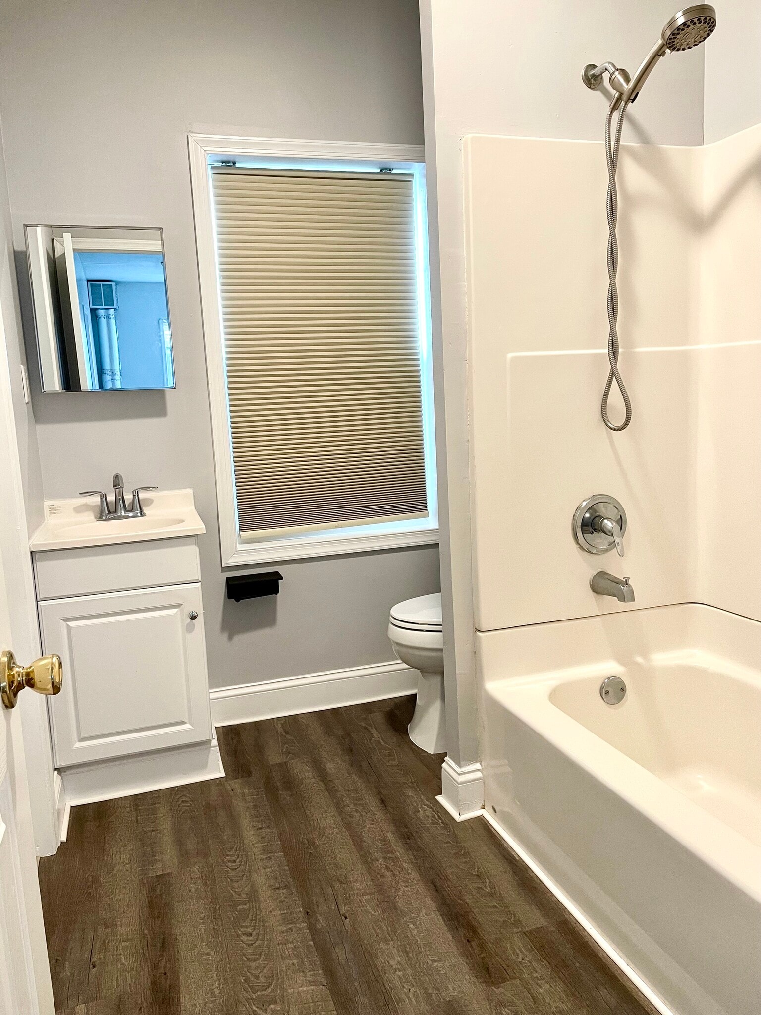 Bathroom 2 - 517 Mosby St