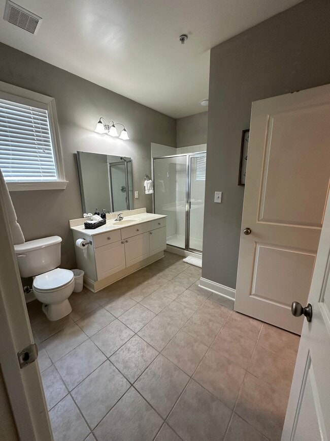 Building Photo - 321 Landing Dr