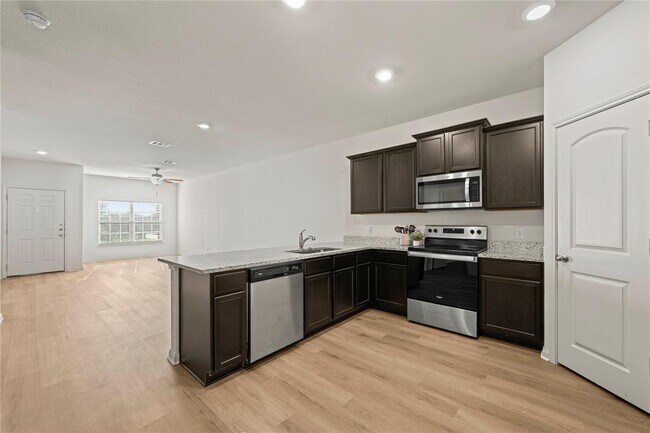 Building Photo - 101 Hyacinth Way