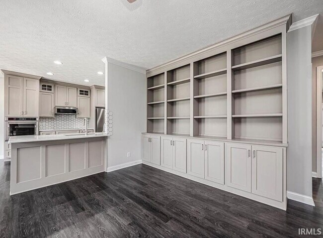 Building Photo - 2747 Thornhill Dr