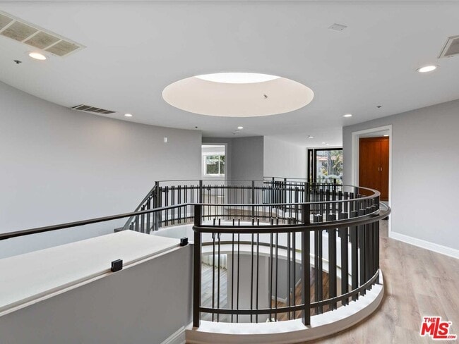 Building Photo - 112 Elm Dr