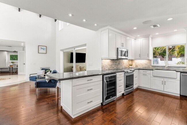 Building Photo - 6130 Ridge Ln