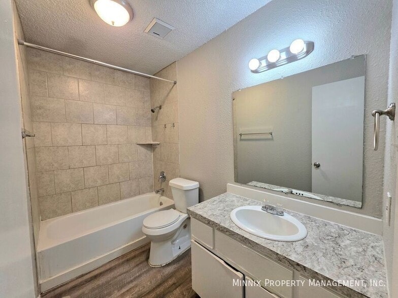 Building Photo - 3007 W Louisiana Ave