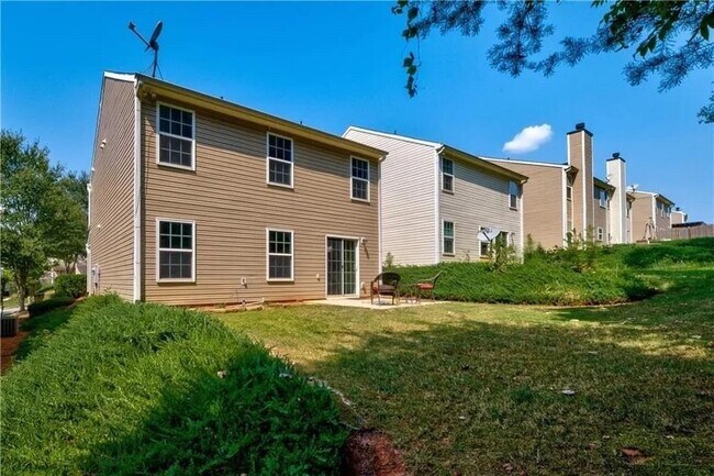 Building Photo - 2820 Mayfair Dr