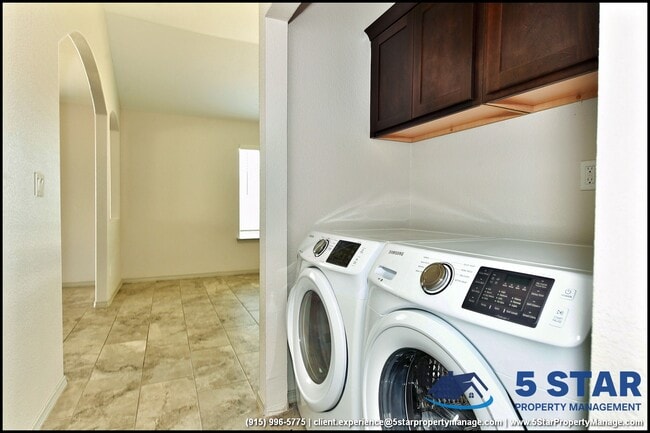 Building Photo - 14945 Tierra Escape Ave