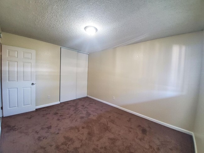 Building Photo - Nice 3 bedroom 2 bathroom Home