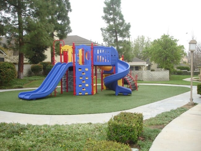 Building Photo - COMING SOON! Mountain View Courtyards 3 Be...