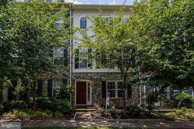 Building Photo - 122 Elmcroft Blvd