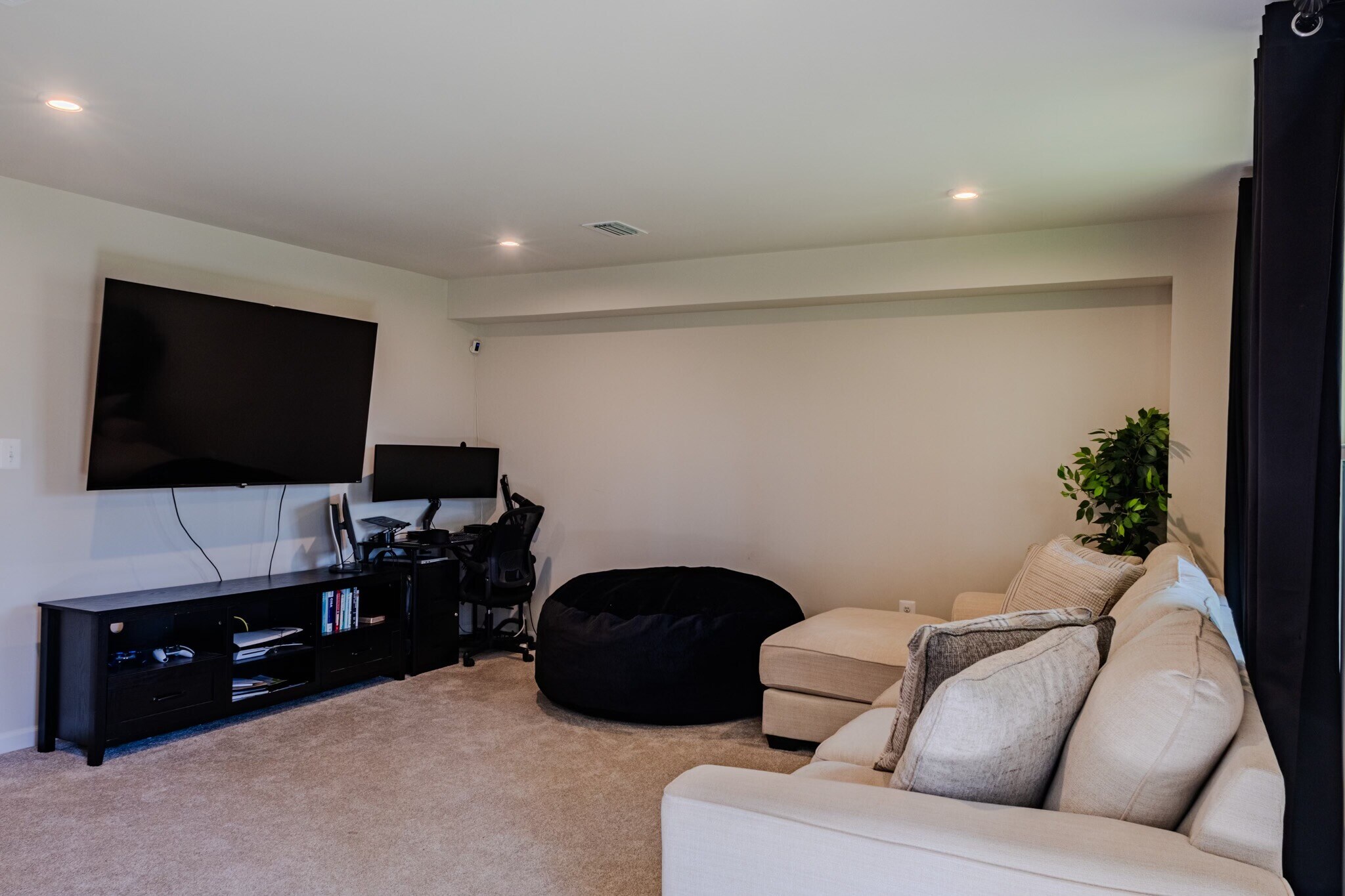 Building Photo - 8679 Stevenson Ln