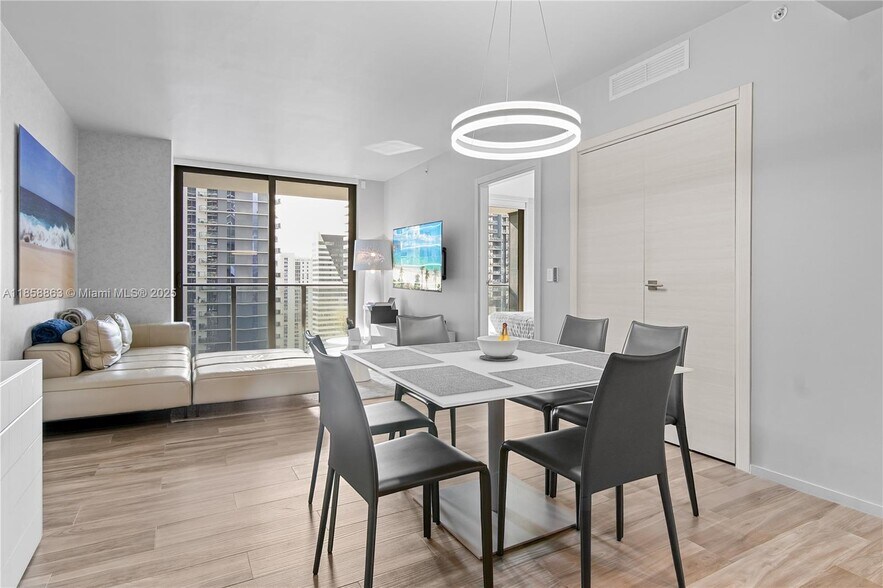 Building Photo - 801 S Miami Ave