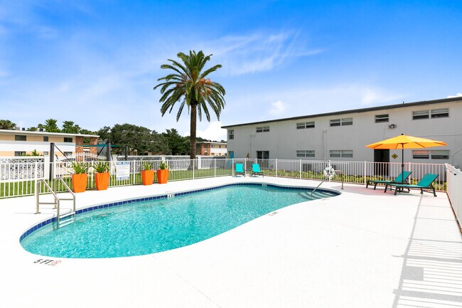 Building Photo - 1029 Park Dr