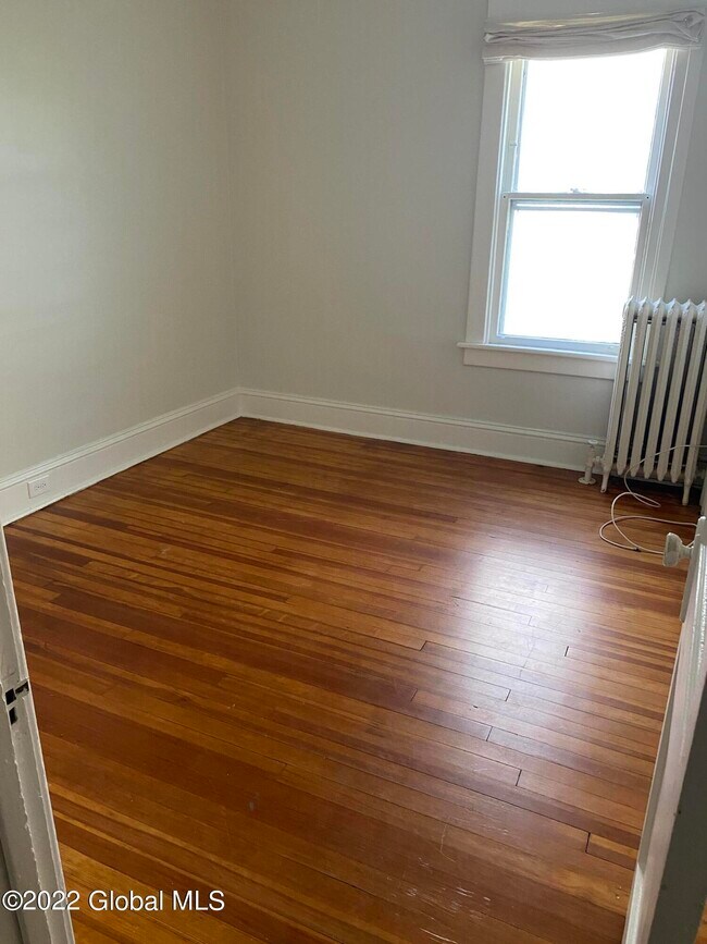 Building Photo - 663 Hudson Ave