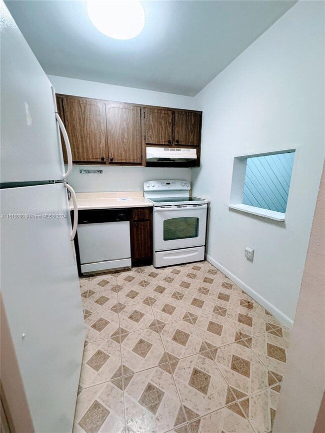 Building Photo - 8100 Sunrise Lakes Blvd