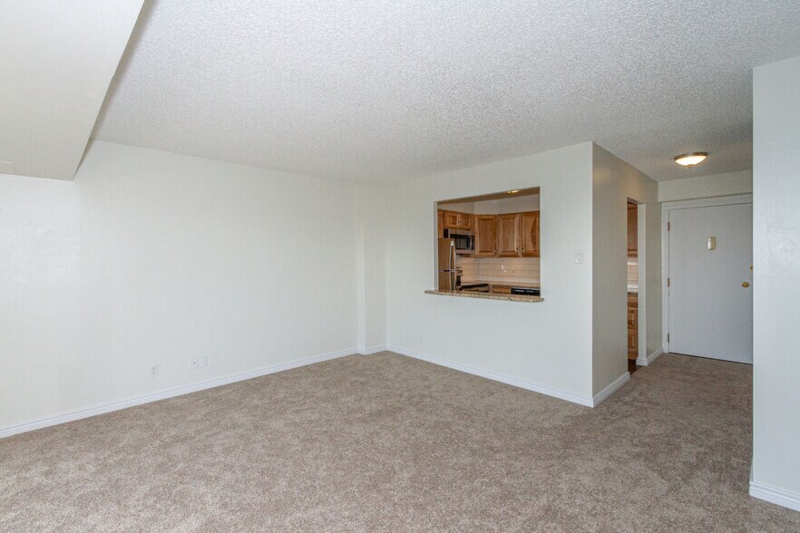 Building Photo - 411 Lakewood Cir