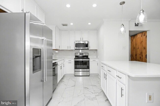 Building Photo - 312 E Gordon St