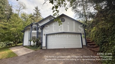 Building Photo - Nice Open Rambler in Secluded Central Kits...