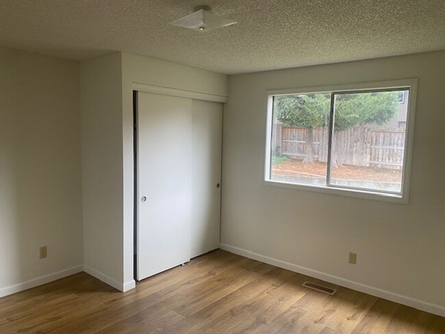 Building Photo - $300.00 OFF 1ST MONTH'S RENT - East Medfor...