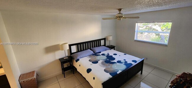 Building Photo - 959 SE 2nd Ave