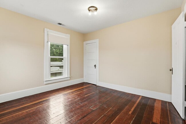 Building Photo - 482 South St