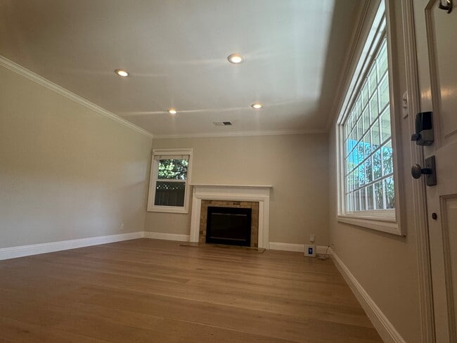 Building Photo - 758 Arnold Way