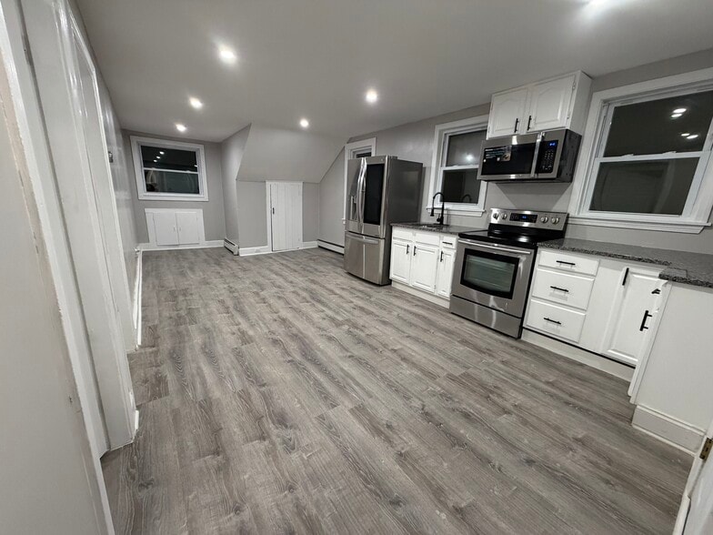 Building Photo - 119 Wales St