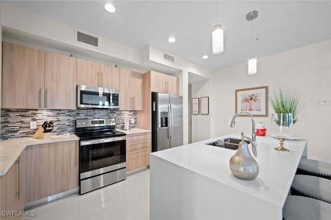 Building Photo - 15901 Pointe Cir