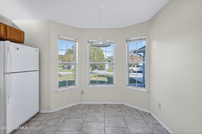 Building Photo - 11170 Wandering Oaks Dr