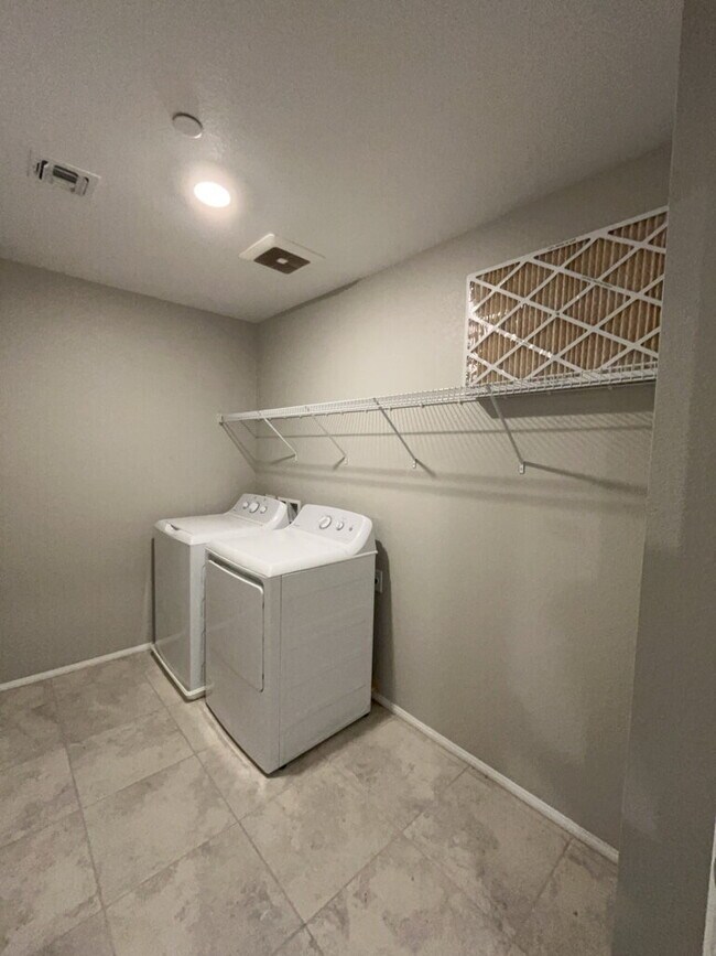Building Photo - Stunning 3-Bed Oasis in North Las Vegas with Granite Countertops & Spacious Living!