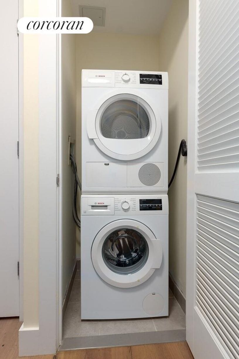 Building Photo - 25-21 43rd Ave