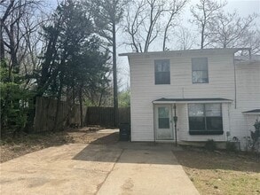Building Photo - 645 W Adams St