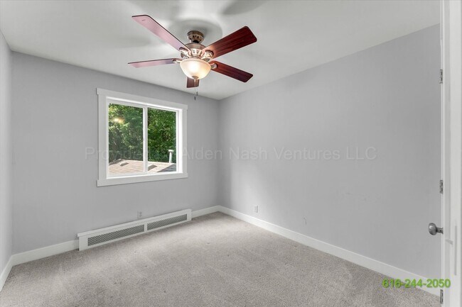 Building Photo - BEAUTIFUL 3 BEDROOM IN ALTO!