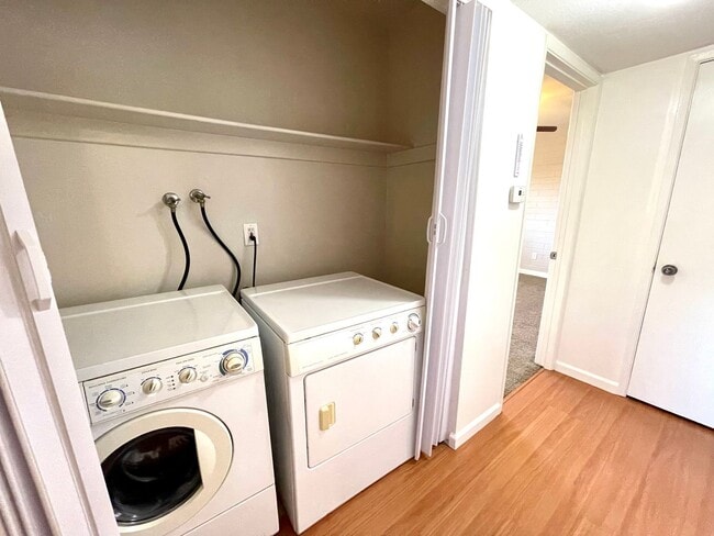Building Photo - Furnished- Cute 2 Bedroom Home with Garage...